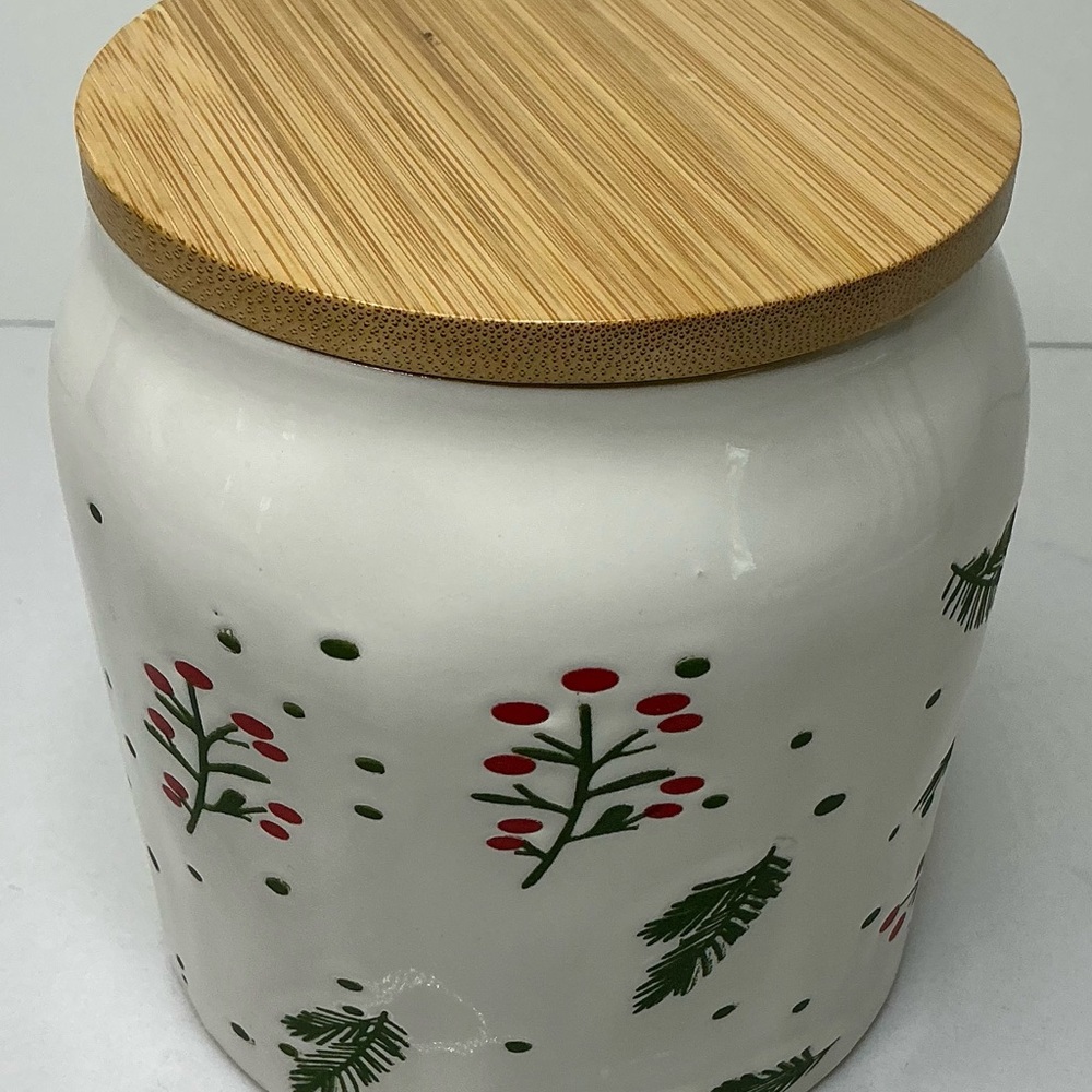 Master Class White Winter Pine & Berry Ceramic Cookie Jar Canister- NEW